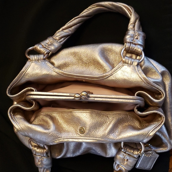 Rare coach rose gold handbag - Picture 10 of 10